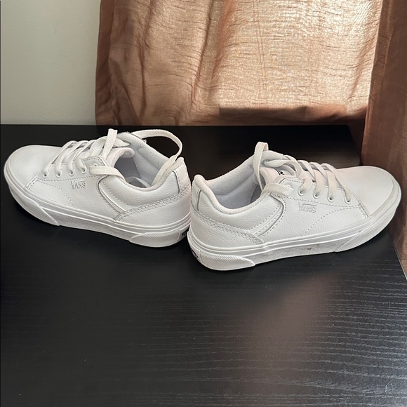 Vans - Picture 4 of 5